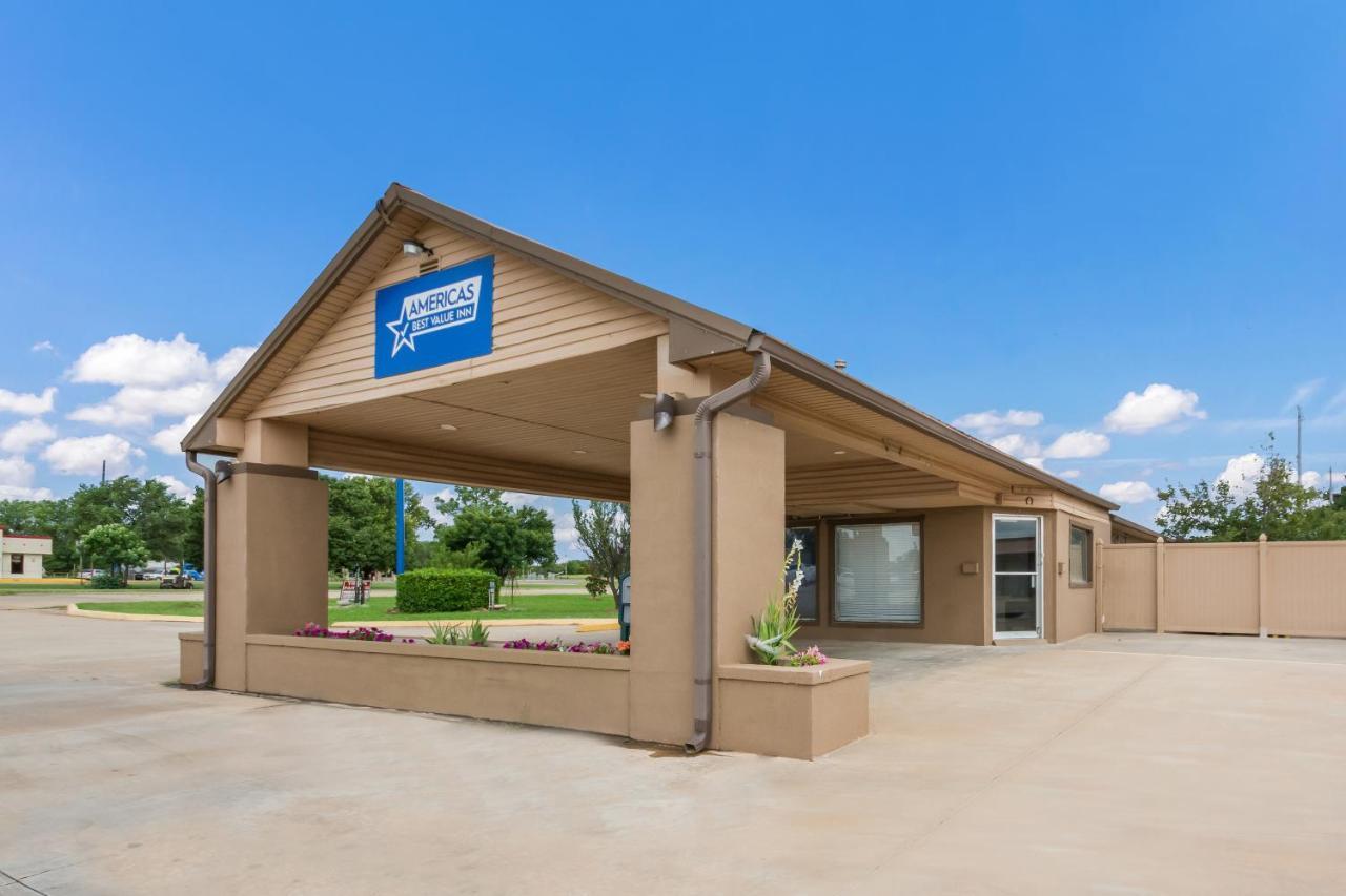 Americas Best Value Inn Woodward At 8Th St Exterior photo