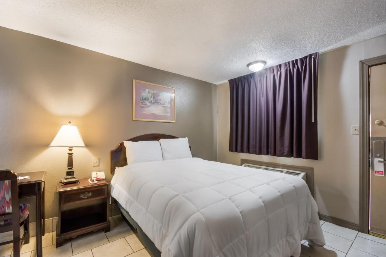 Americas Best Value Inn Woodward At 8Th St Exterior photo