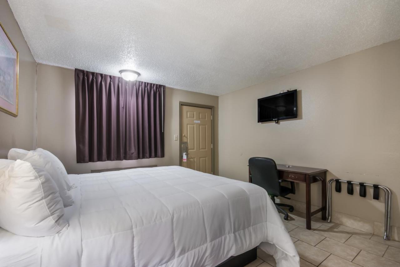 Americas Best Value Inn Woodward At 8Th St Exterior photo