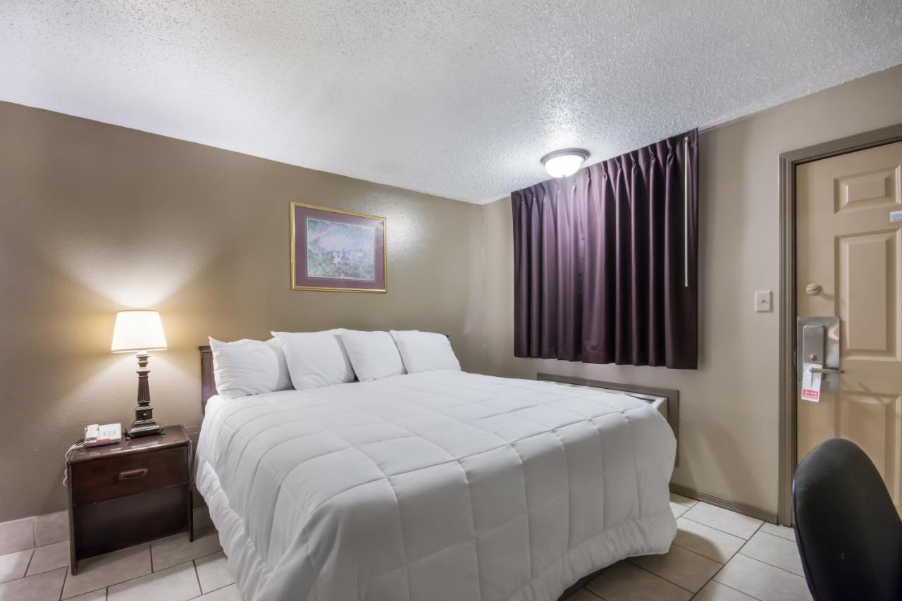 Americas Best Value Inn Woodward At 8Th St Exterior photo