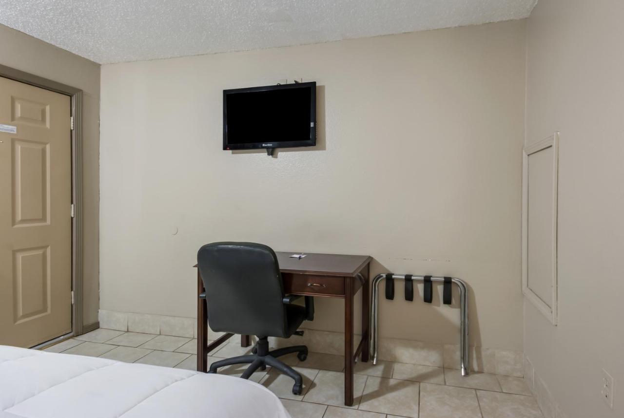 Americas Best Value Inn Woodward At 8Th St Exterior photo