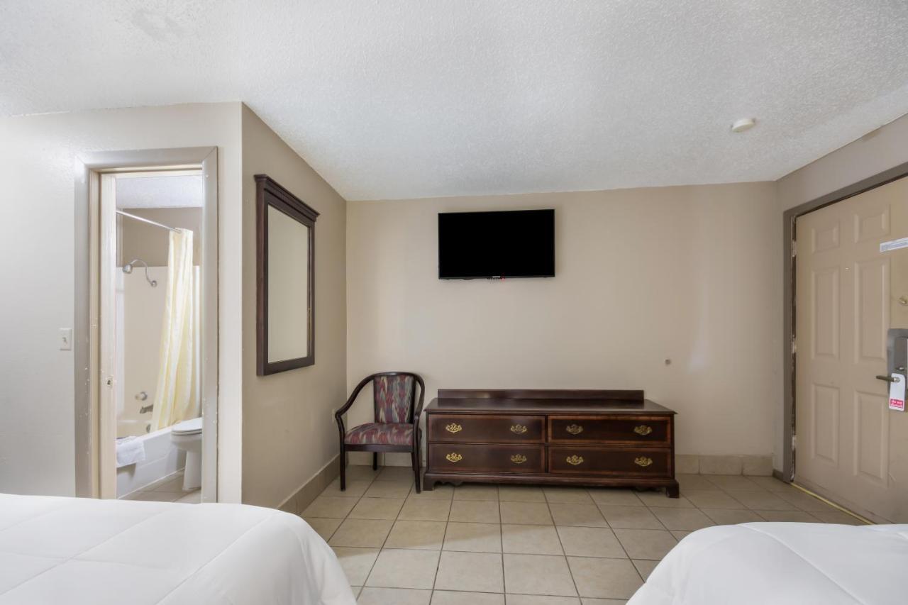 Americas Best Value Inn Woodward At 8Th St Exterior photo