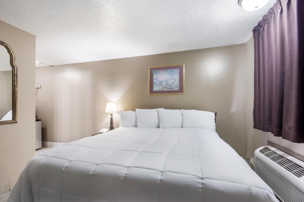 Americas Best Value Inn Woodward At 8Th St Exterior photo