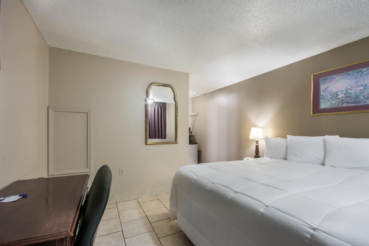 Americas Best Value Inn Woodward At 8Th St Exterior photo