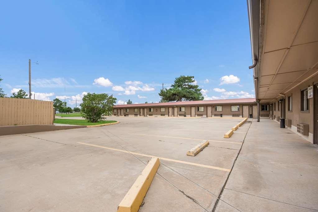Americas Best Value Inn Woodward At 8Th St Exterior photo