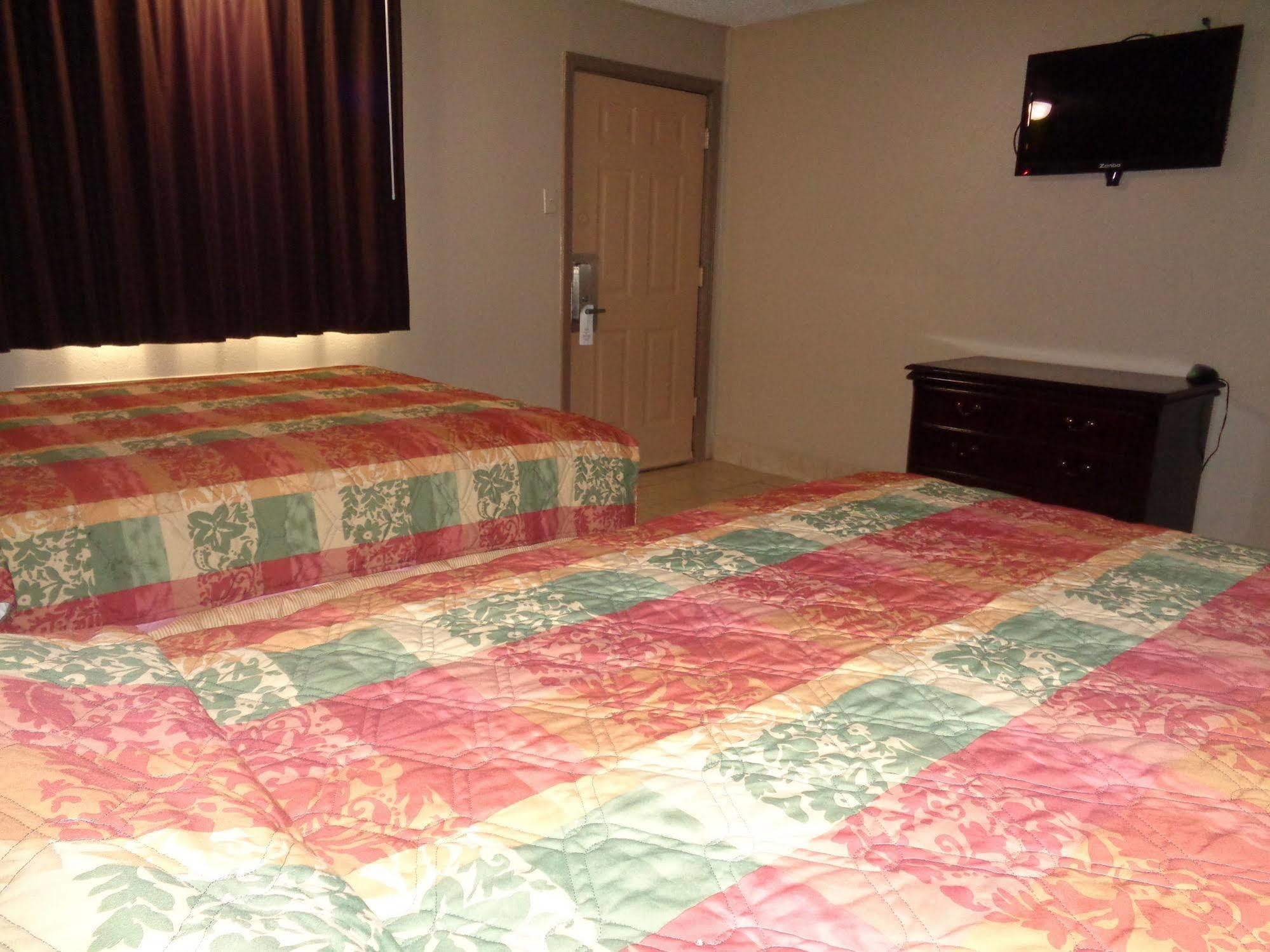 Americas Best Value Inn Woodward At 8Th St Exterior photo