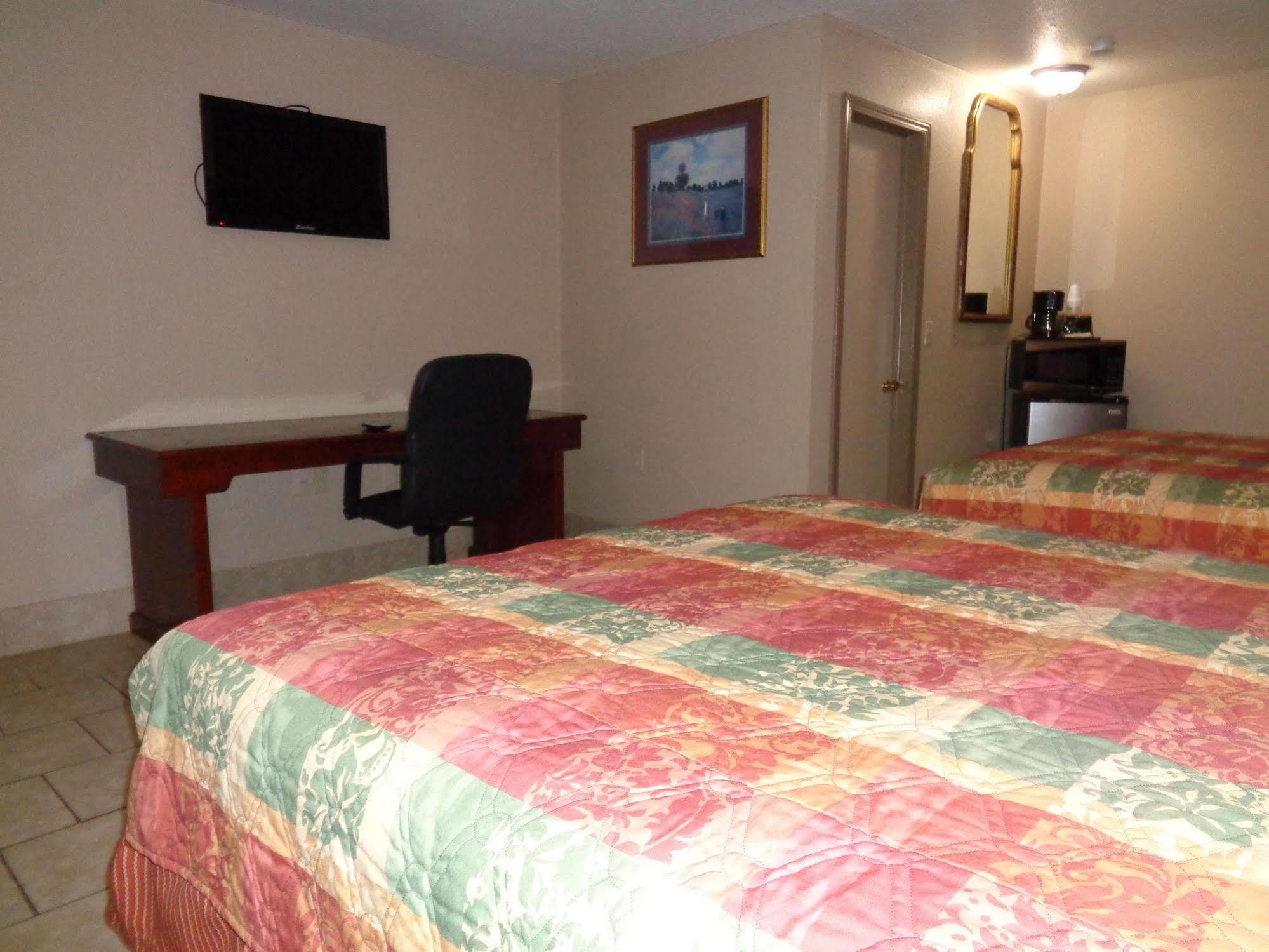 Americas Best Value Inn Woodward At 8Th St Exterior photo