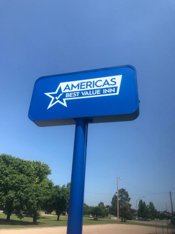 Americas Best Value Inn Woodward At 8Th St Exterior photo