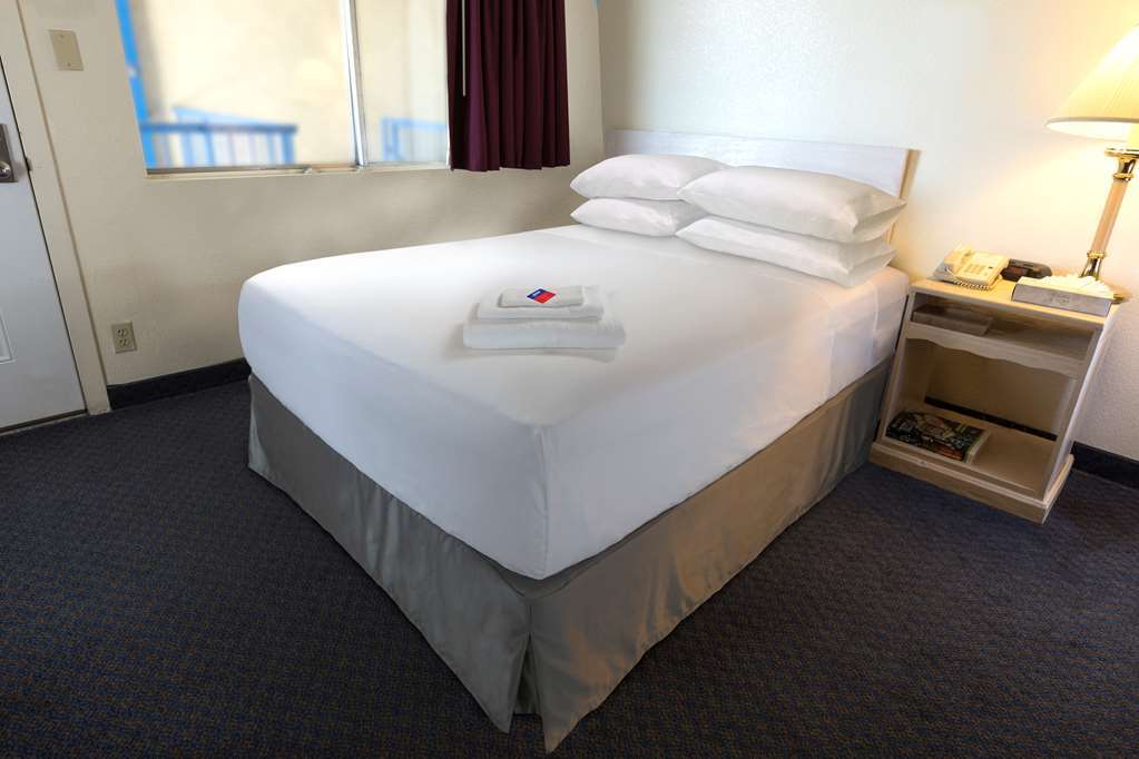 Americas Best Value Inn Woodward At 8Th St Room photo
